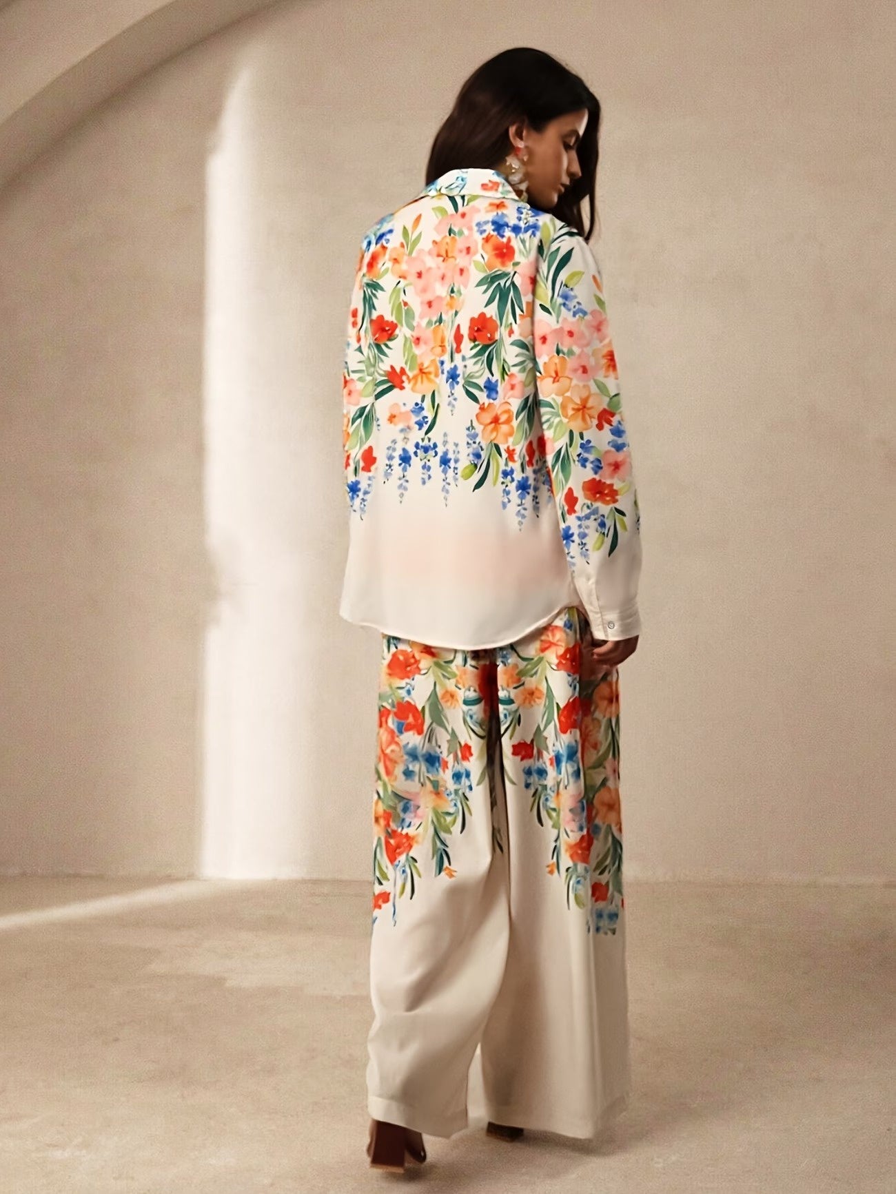 Tvådelat set för dam med blommigt mönster